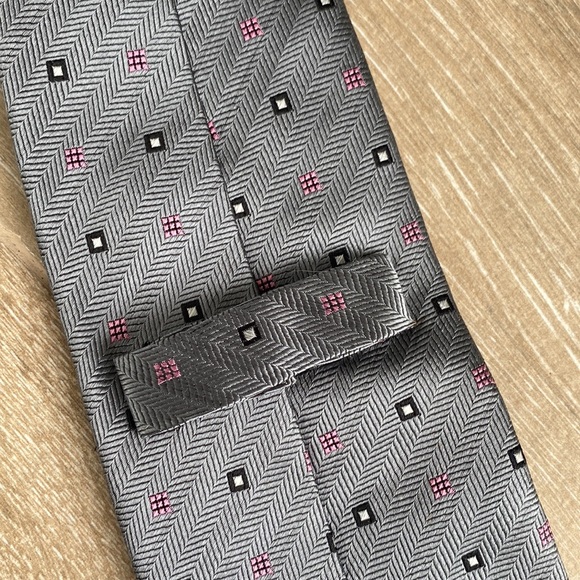 Grey and purple assorted ties and pocket squares - Picture 11 of 17